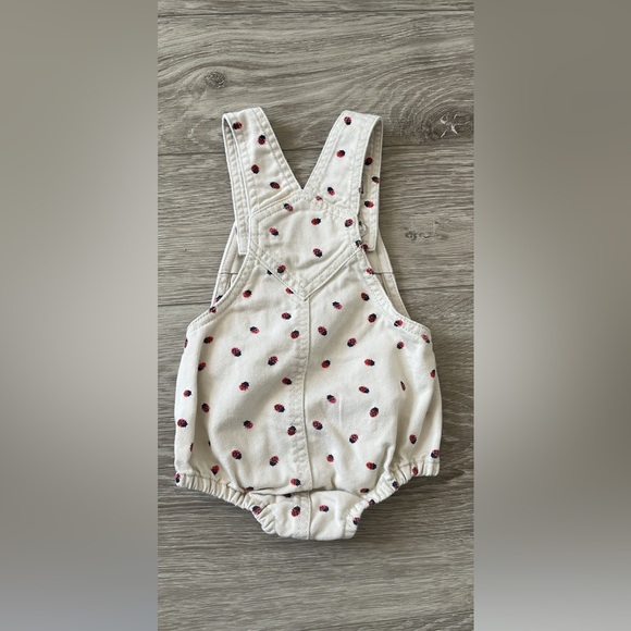 Various Rompers 6-12M - Picture 3 of 9